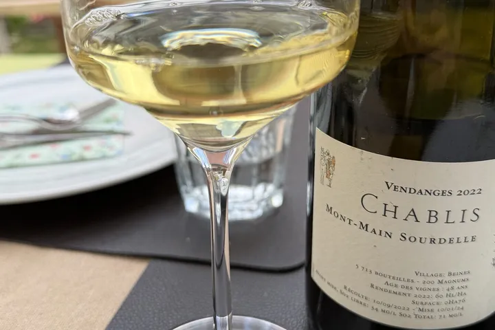 Chablis Mont-Main Sourdelle 2022 von Jean Dauvissat: Zitrus und Spannung zum gegrillten Hähnchen