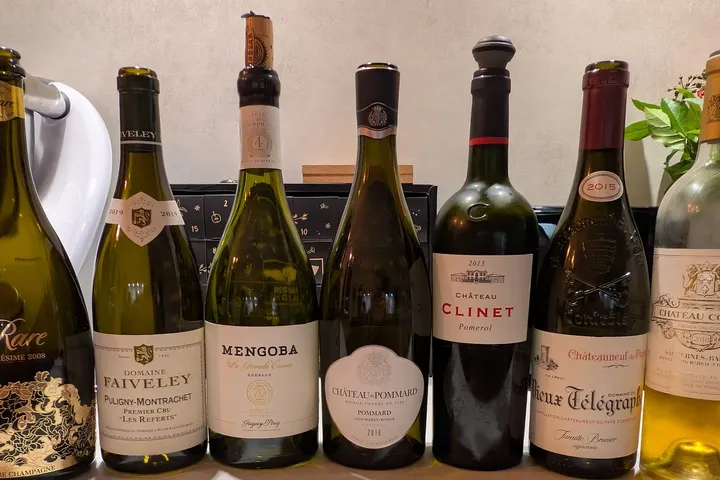 Nikolaus-Weinprobe 2025: Sieben Flaschen zwischen Champagne, Burgund und Bordeaux